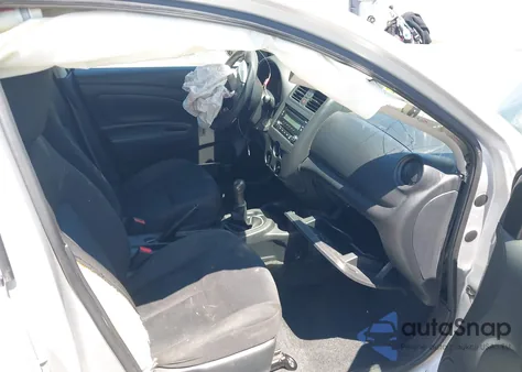 2018 Nissan Versa 1.6 S z USA, uszkodzony, nr VIN 3N1CN7AP6JL823610